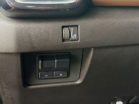 Used 2024 GMC Canyon AT4 image 10