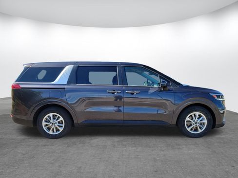 Used 2023 Kia Carnival LX FWD image 6