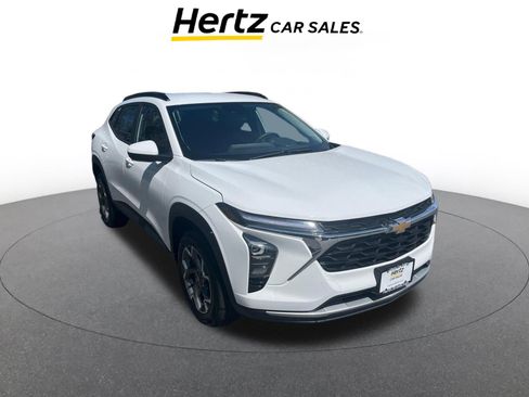 Used 2025 Chevrolet Trax LT w/ LT Convenience Package image 1