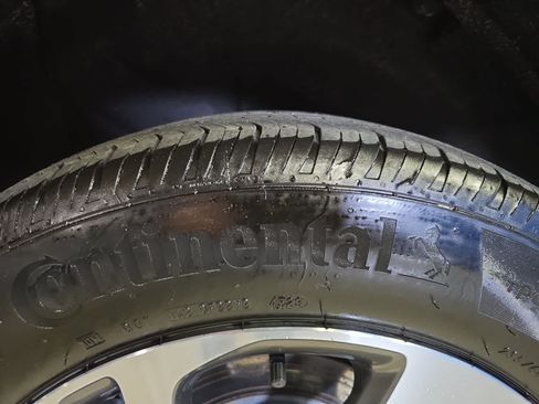 Used 2023 Buick Envision Essence AWD/4WD image 9