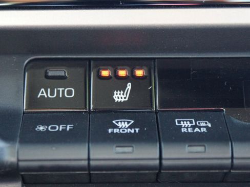 Used 2025 Toyota Camry XLE image 8