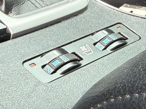 Used 2019 Toyota Highlander Limited FWD image 23