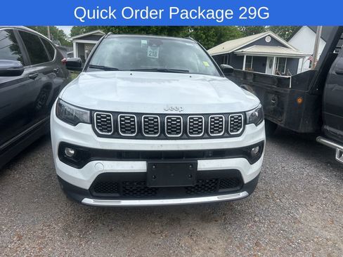 Used 2025 Jeep Compass Limited AWD/4WD image 3