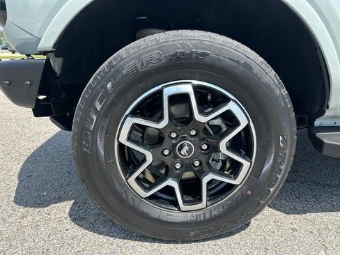 Used 2023 Ford Bronco Outer Banks AWD/4WD image 9