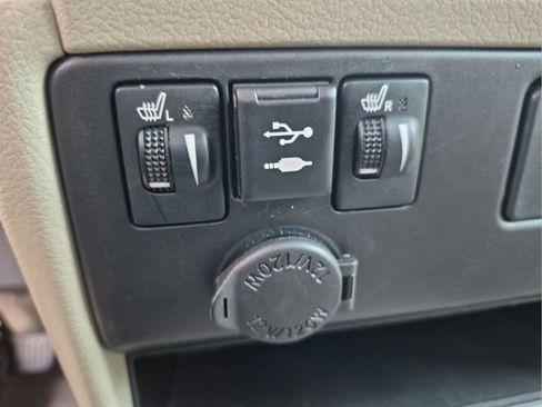 Used 2019 Toyota Sienna XLE w/ XLE Navigation Package FWD image 25