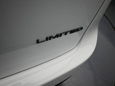 New 2026 Chrysler Pacifica Limited w/ S Appearance Package image 32