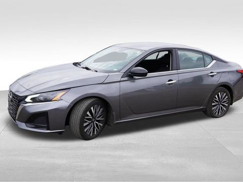 Used 2024 Nissan Altima 2.5 SV FWD image 10
