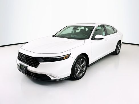 Used 2024 Honda Accord EX image 3