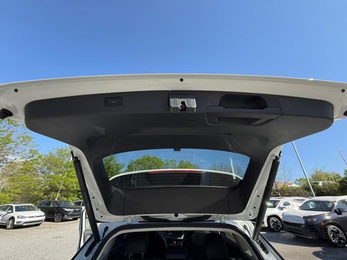 New 2026 Volkswagen Tiguan SE AWD/4WD image 14