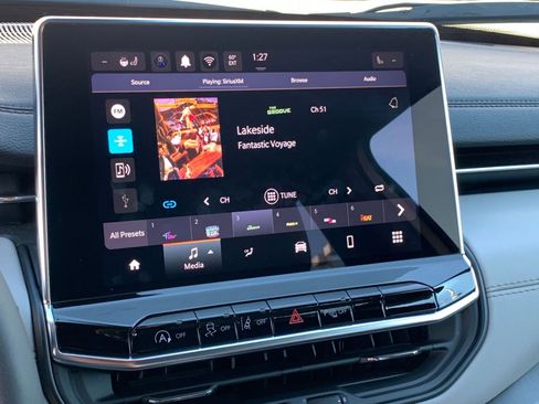 Used 2025 Jeep Compass Limited image 21