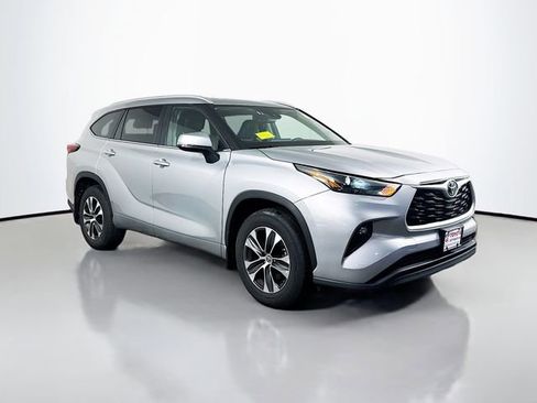 Used 2025 Toyota Highlander XLE image 8