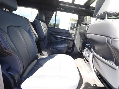 Used 2023 Ford Expedition Platinum image 23