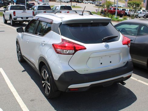 Used 2020 Nissan Kicks SR w/ SR Premium Package FWD image 6