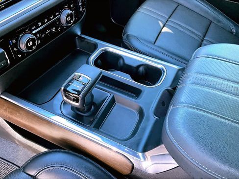 Used 2024 Chevrolet Silverado 1500 High Country w/ Technology Package AWD/4WD image 17