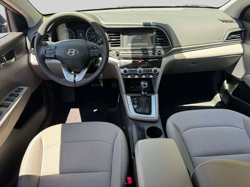 Used 2020 Hyundai Elantra SE FWD image 11