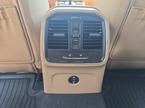 Certified 2025 Porsche Macan AWD/4WD image 24