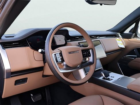 New 2026 Land Rover Range Rover Long Wheelbase SE image 16