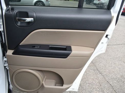 Used 2015 Jeep Patriot Latitude image 33