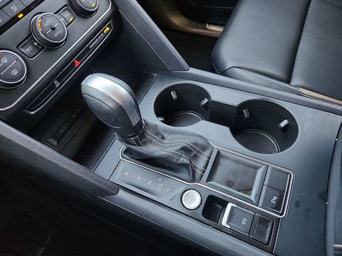 Used 2021 Volkswagen Atlas SE image 25