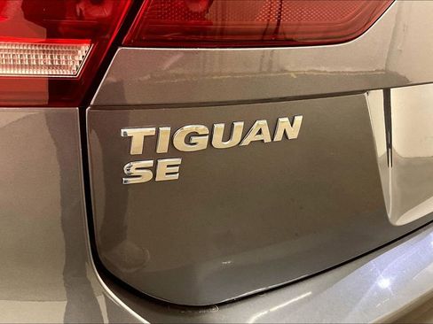 Used 2020 Volkswagen Tiguan SE R-Line image 24