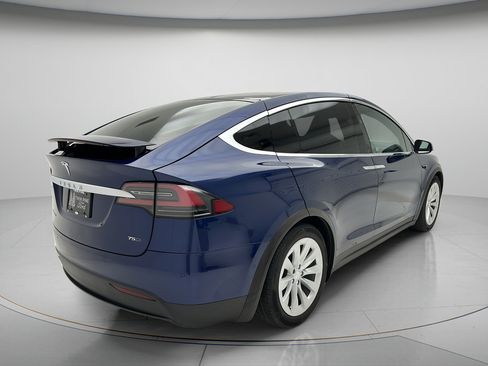 Used 2018 Tesla Model X 75D AWD/4WD image 3