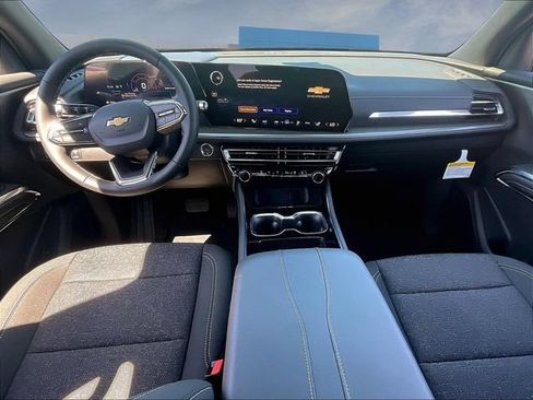 New 2026 Chevrolet Traverse LT w/ Driver Confidence Package FWD image 5