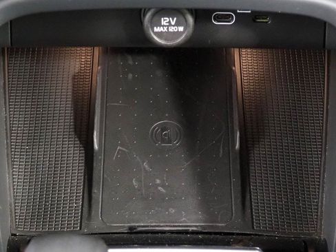 Used 2022 Volvo C40 P8 Recharge Ultimate image 25