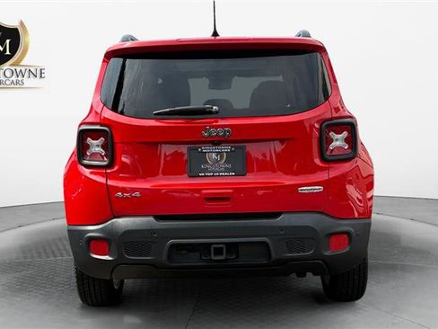 Used 2018 Jeep Renegade Latitude w/ UConnect 8.4 Nav Group AWD/4WD image 4