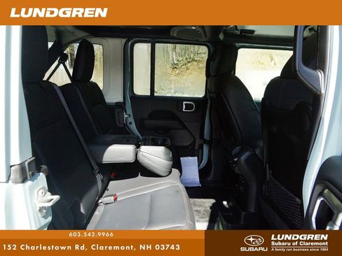 Used 2024 Jeep Wrangler Sahara image 27