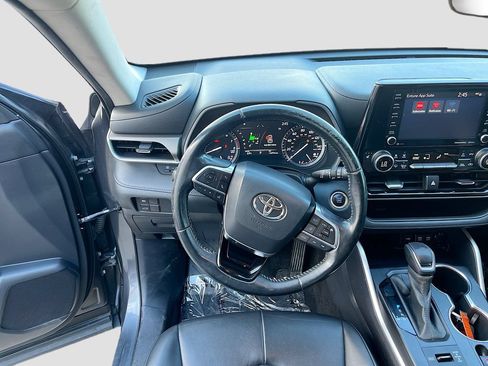 Used 2020 Toyota Highlander XLE AWD/4WD image 23