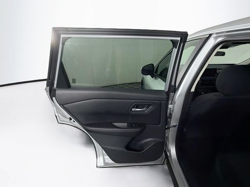 Used 2025 Nissan Rogue SV AWD/4WD image 25