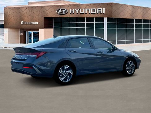 New 2025 Hyundai Elantra SEL image 8