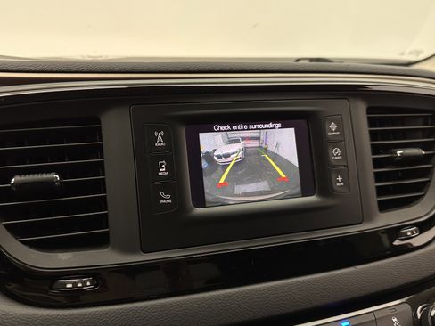 Used 2017 Chrysler Pacifica Touring-L w/ Tire & Wheel Group image 18