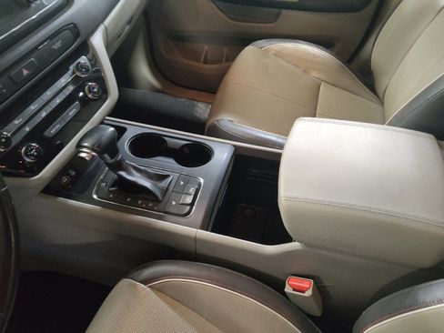Used 2018 Kia Sedona LX w/ LX Essentials Premium Package FWD image 26