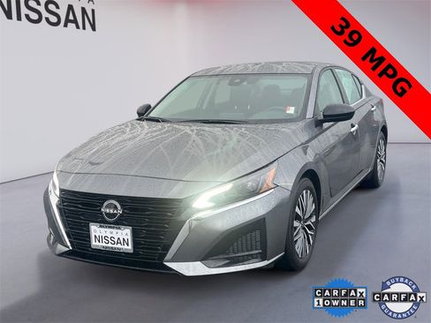 Used 2024 Nissan Altima 2.5 SV image 1