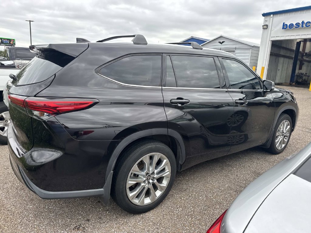 Used 2020 Toyota Highlander Limited FWD image 16