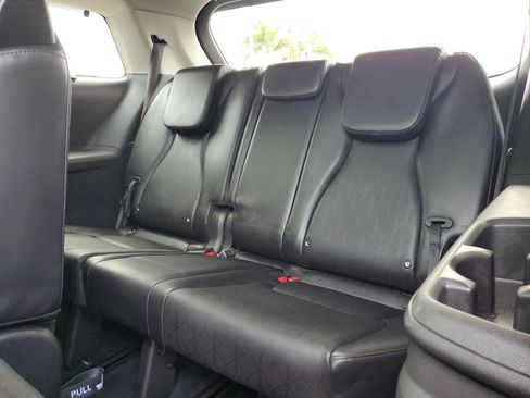 Used 2025 Kia Carnival SX w/ SX Dark Edition Package image 12