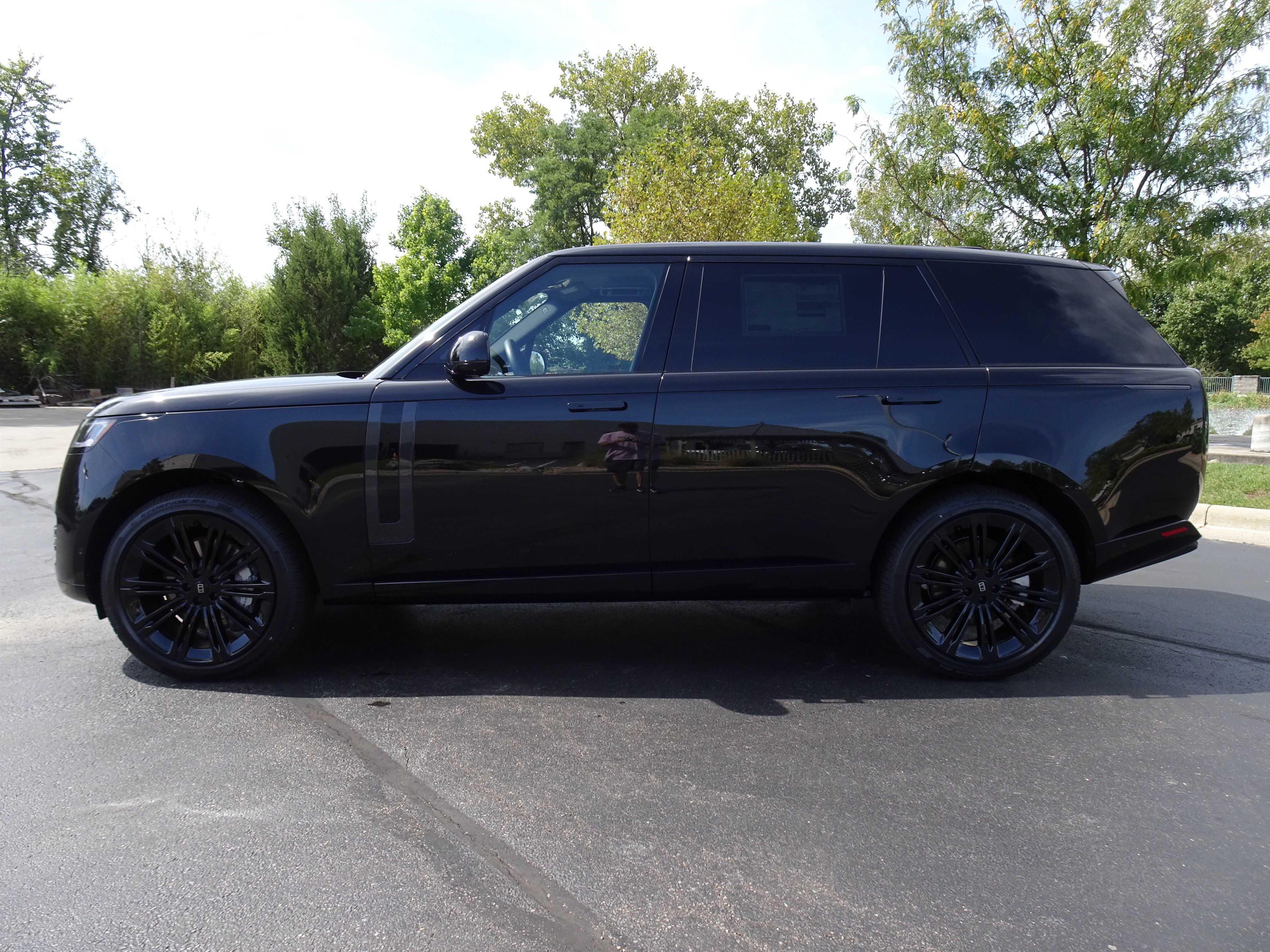 New 2027 Land Rover Range Rover Long Wheelbase SE AWD/4WD image 3