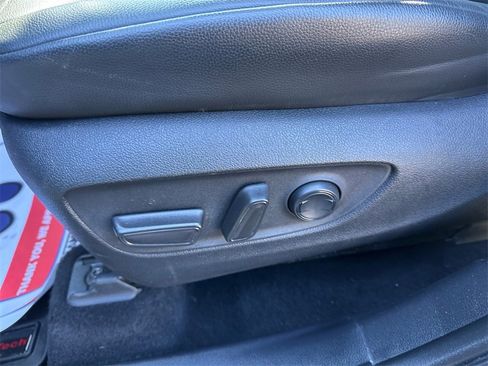 Used 2021 Toyota Highlander XLE image 31