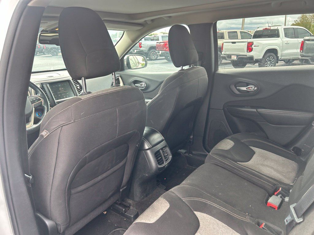 Used 2014 Jeep Cherokee Latitude w/ Comfort/Convenience Group AWD/4WD image 35