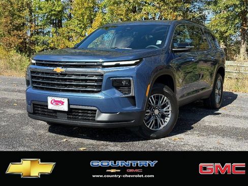 New 2026 Chevrolet Traverse LT w/ Driver Confidence Package image 1