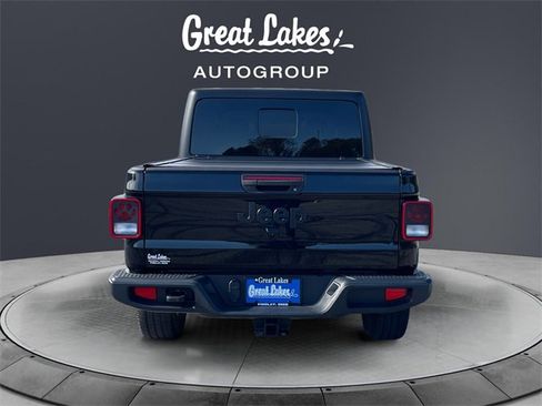 Used 2022 Jeep Gladiator Willys image 4