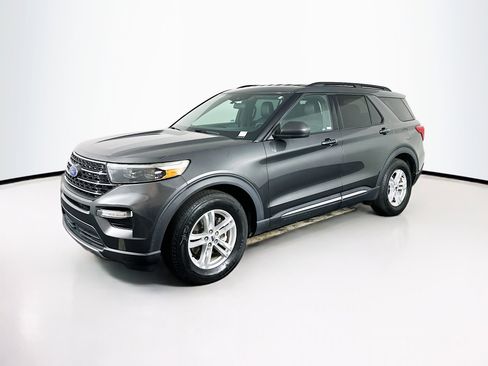 Used 2020 Ford Explorer XLT w/ Equipment Group 202A image 3