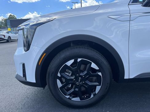 Used 2025 Kia Sorento S FWD image 16