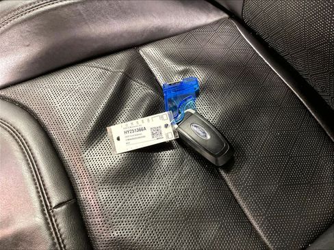 Used 2020 Ford Explorer Platinum w/ Premium Technology Package image 31