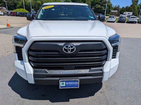 Used 2022 Toyota Tundra SR5 w/ SR5 Convenience Package AWD/4WD image 9