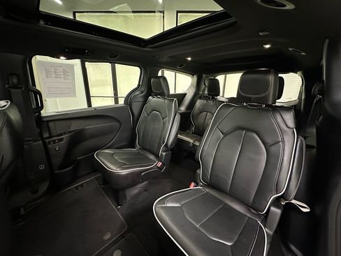 Used 2026 Chrysler Pacifica Limited w/ S Appearance Package FWD image 21