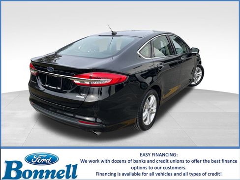 Used 2018 Ford Fusion SE w/ Fusion SE Technology Package image 4
