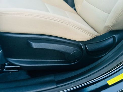 Used 2013 Hyundai Elantra GLS w/ Preferred Pkg image 18