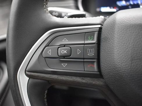 Used 2024 Jeep Grand Cherokee Limited image 25